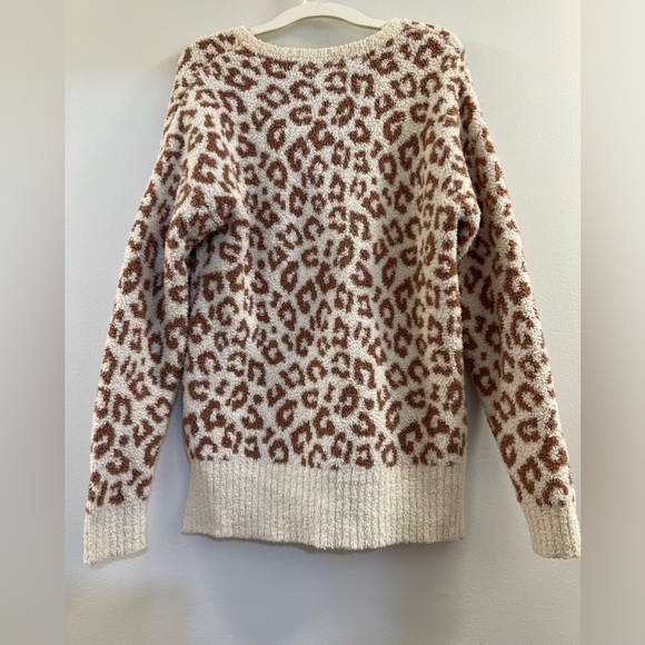 13. UGG Ugg Cecilia V-neck Sweater Snow Leopard - Picture 10 of 16